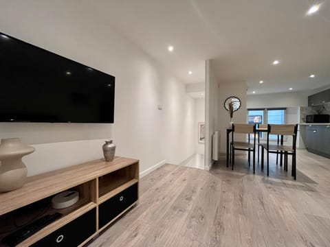 Suite Maël - Appartement 4 personnes - Check in h24 & Wifi Apartment in Lyon