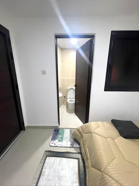Affordable Master Room - Core of Abu Dhabi Hostel in Abu Dhabi