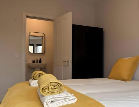 Affordable Master Room - Core of Abu Dhabi Hostel in Abu Dhabi