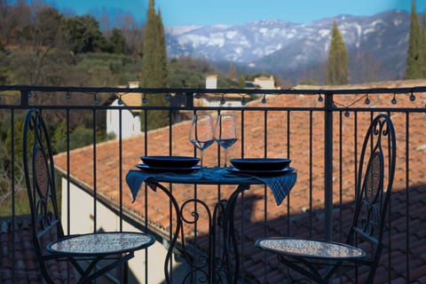 Patio, Spring, Day, Natural landscape, View (from property/room), Balcony/Terrace, Dining area, Mountain view