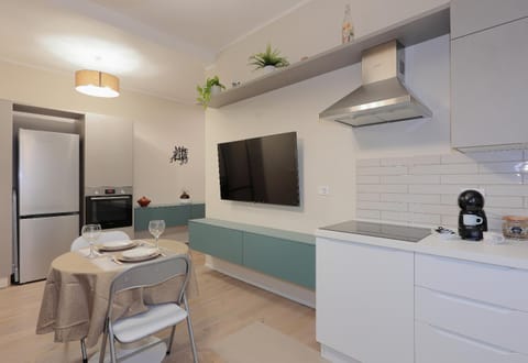 TV and multimedia, Kitchen or kitchenette, Dining area, minibar, pet friendly, stove