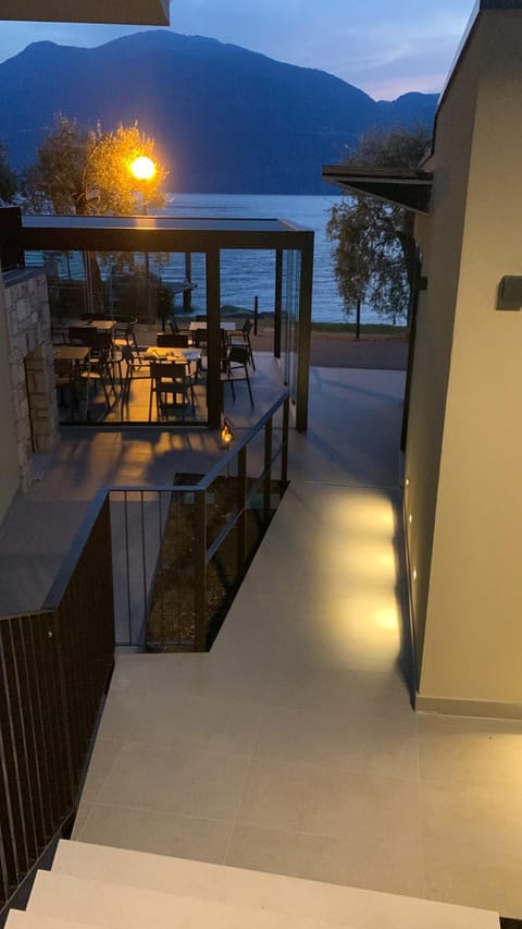 Natural landscape, View (from property/room), Dining area, Lake view, Mountain view