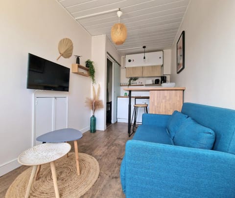 TV and multimedia, Kitchen or kitchenette, Living room
