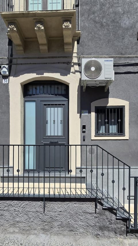 Property building, Facade/entrance, Balcony/Terrace