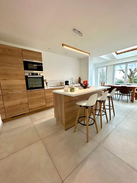 Kitchen or kitchenette, Dining area, minibar, pet friendly, stove