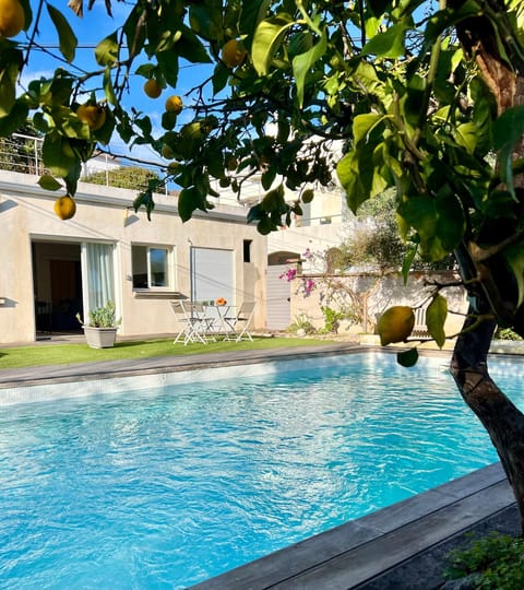 Property building, Day, Garden, Garden view, Pool view, Swimming pool, Swimming pool