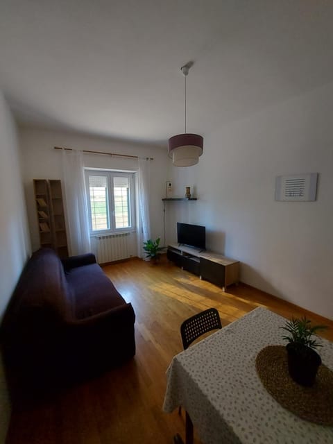 Communal lounge/ TV room, Living room, Dining area