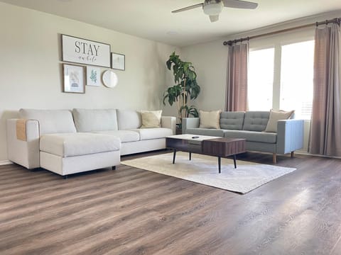 Perfect 4Bd with King Bed Vacation Home House in Little Elm