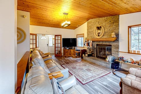 Creekside Cabin Cabin in Crestline