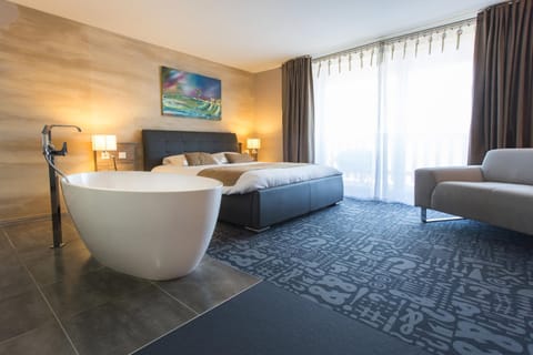 Bed, Bedroom, Bath