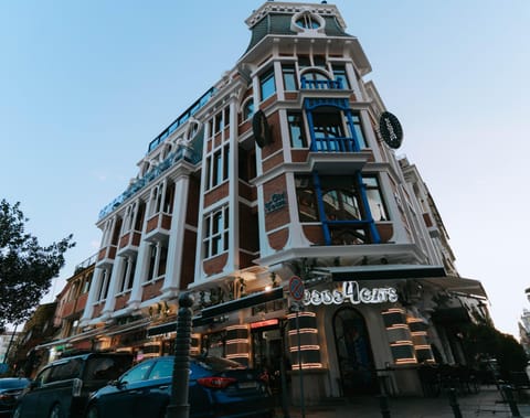 Property building, Restaurant/places to eat