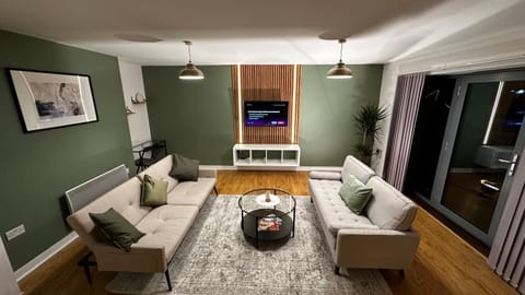 Communal lounge/ TV room, TV and multimedia, Living room, Seating area