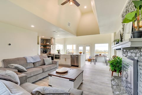 Serene Burnet Getaway with Buchanan Lake Views! House in Rio Grande