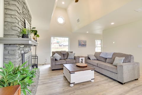 Serene Burnet Getaway with Buchanan Lake Views! House in Rio Grande