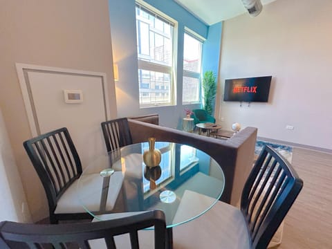 TV and multimedia, Living room, Seating area, Dining area