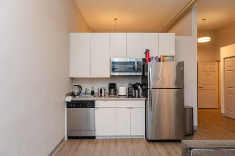 Coffee/tea facilities, Kitchen or kitchenette, dishwasher, oven, stove, toaster