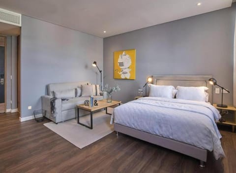 Bed, Photo of the whole room, Seating area, Bedroom