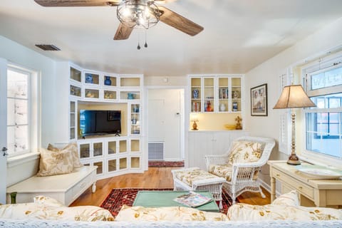 Vintage Mount Dora Cottage with Screened Porch! House in Mount Dora