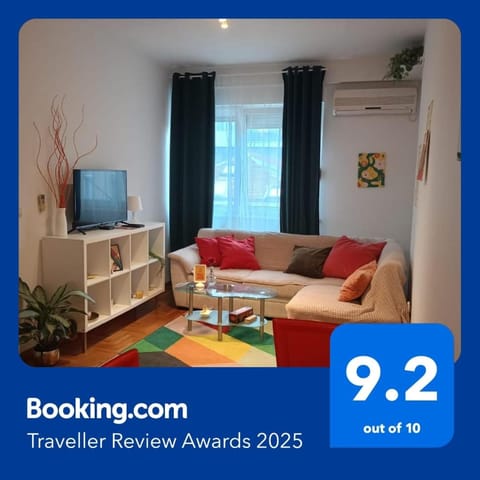 TV and multimedia, Living room, Seating area, air conditioner