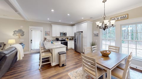 Explore Nature in this 3BR Home Near Pine Mountain House in Cartersville