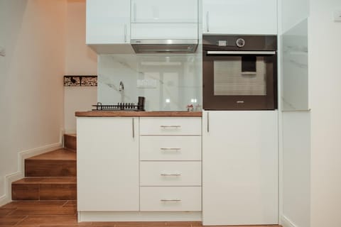 Kitchen or kitchenette, Lounge or bar, pet friendly, stove