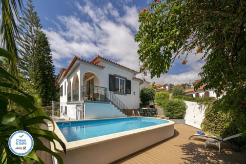 Property building, Swimming pool, Swimming pool, Certificate/Award