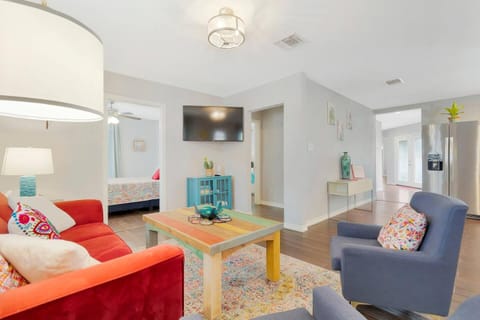 TV and multimedia, Living room, Seating area, Evening entertainment