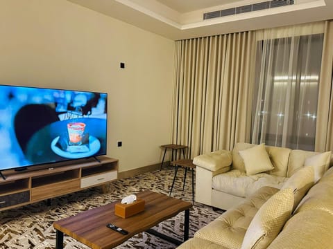 Communal lounge/ TV room, TV and multimedia, Living room, Seating area, Evening entertainment