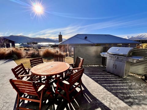 Patio, BBQ facilities, Lake view, Mountain view