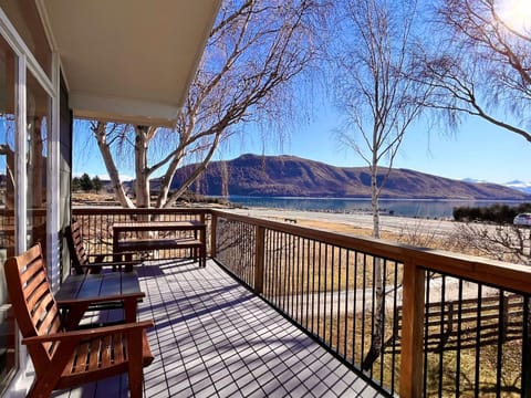 Patio, View (from property/room), Seating area, Lake view, Mountain view, Location