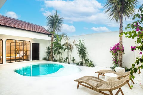 Patio, Day, Natural landscape, Garden, Garden view, Pool view, Swimming pool, Swimming pool, sunbed