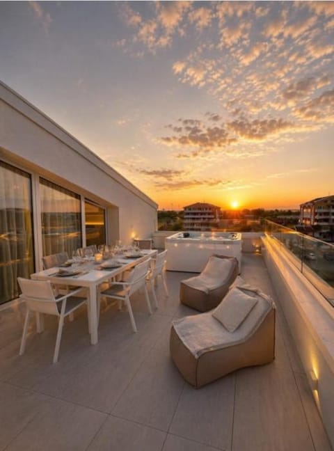 Hot Tub, Balcony/Terrace, Sunset, sunbed