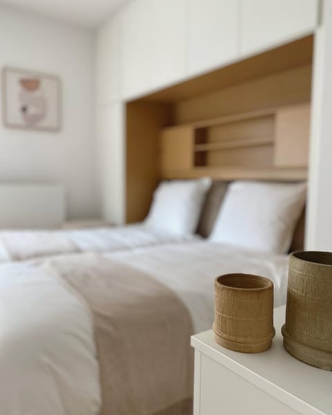 Suite Maritim - Zijdelings zeezicht op 10m van strand en zee Apartment in Knokke-Heist