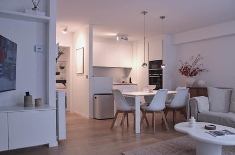 Suite Maritim - Zijdelings zeezicht op 10m van strand en zee Apartment in Knokke-Heist