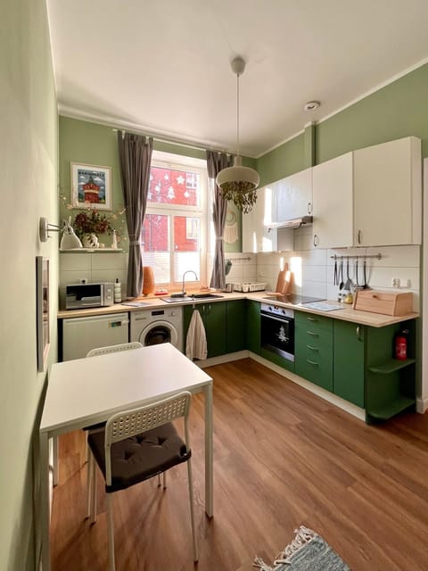Kitchen or kitchenette, minibar, kitchen