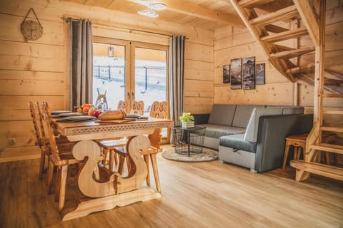 Seating area, Dining area