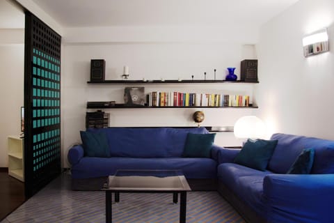 Communal lounge/ TV room, Facade/entrance, Bed, Day, Library, Library, TV and multimedia, Coffee/tea facilities, View (from property/room), View (from property/room), Kitchen or kitchenette, Living room, Photo of the whole room, Seating area, Dining area, Bedroom, Lunch, Lunch, Time of day, bunk bed, Inner courtyard view, hair dresser, heating, heating, internet, internet, microwave, stove, stove, towels, towels, wardrobe, kitchen, kitchen, air conditioner, air conditioner