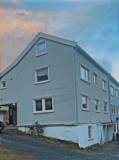 Property building, Day