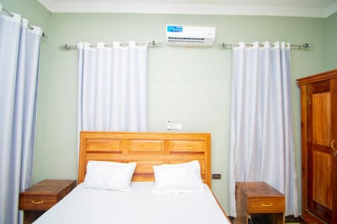 Bed, Bedroom, air conditioner