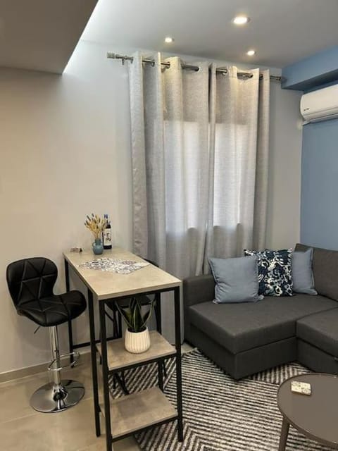 TV and multimedia, Kitchen or kitchenette, Living room, Seating area, Dining area