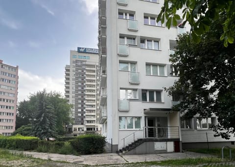 Property building, Facade/entrance, Day