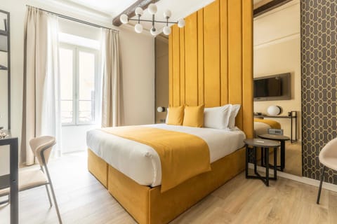 Bed, TV and multimedia, Photo of the whole room, Bedroom