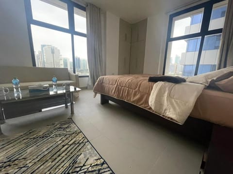 Adorable Master Room - Heart of Abu Dhabi Hostel in Abu Dhabi