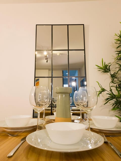 Plenty of Parking Available; 3 Bedroom Apartment by Property Promise Apartment in Cardiff