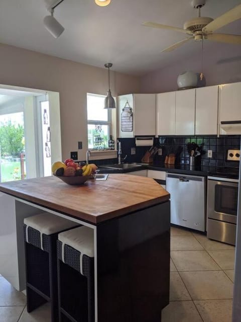 Beach, 70ft Dock, Entire Home, VACA-23-16 House in Marathon