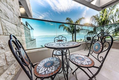 Natural landscape, View (from property/room), Balcony/Terrace, Seating area, Lake view, Sea view