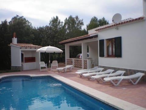 Property building, Patio, Balcony/Terrace, sunbed