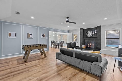 Living room, Seating area, Evening entertainment