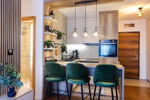 Kitchen or kitchenette, Dining area, oven, pet friendly
