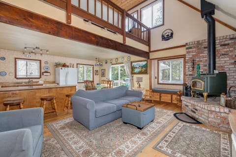 Hennessys Laughing Bear Lodge House in Arnold